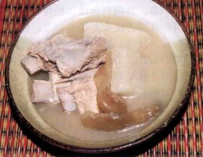 ソーキ汁 （豚の骨付きあばら肉の汁物）の写真