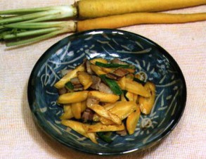 チデークニイリチー （黄人参の炒め物）の写真